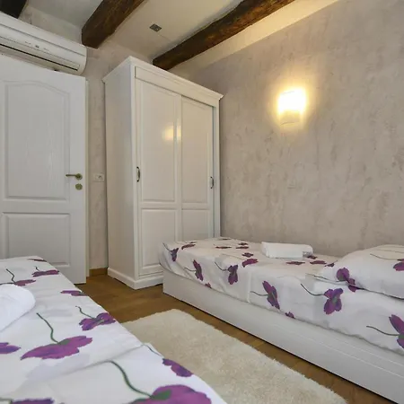 Holiday home Zvonar *