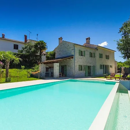 Holiday home Zvonar