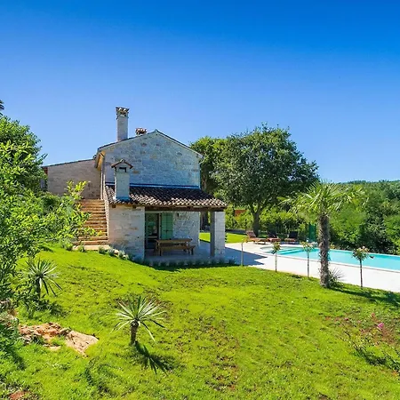Holiday home Zvonar