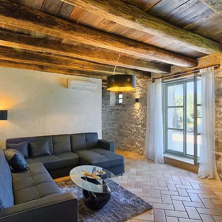 Zvonar Holiday home Rakotule